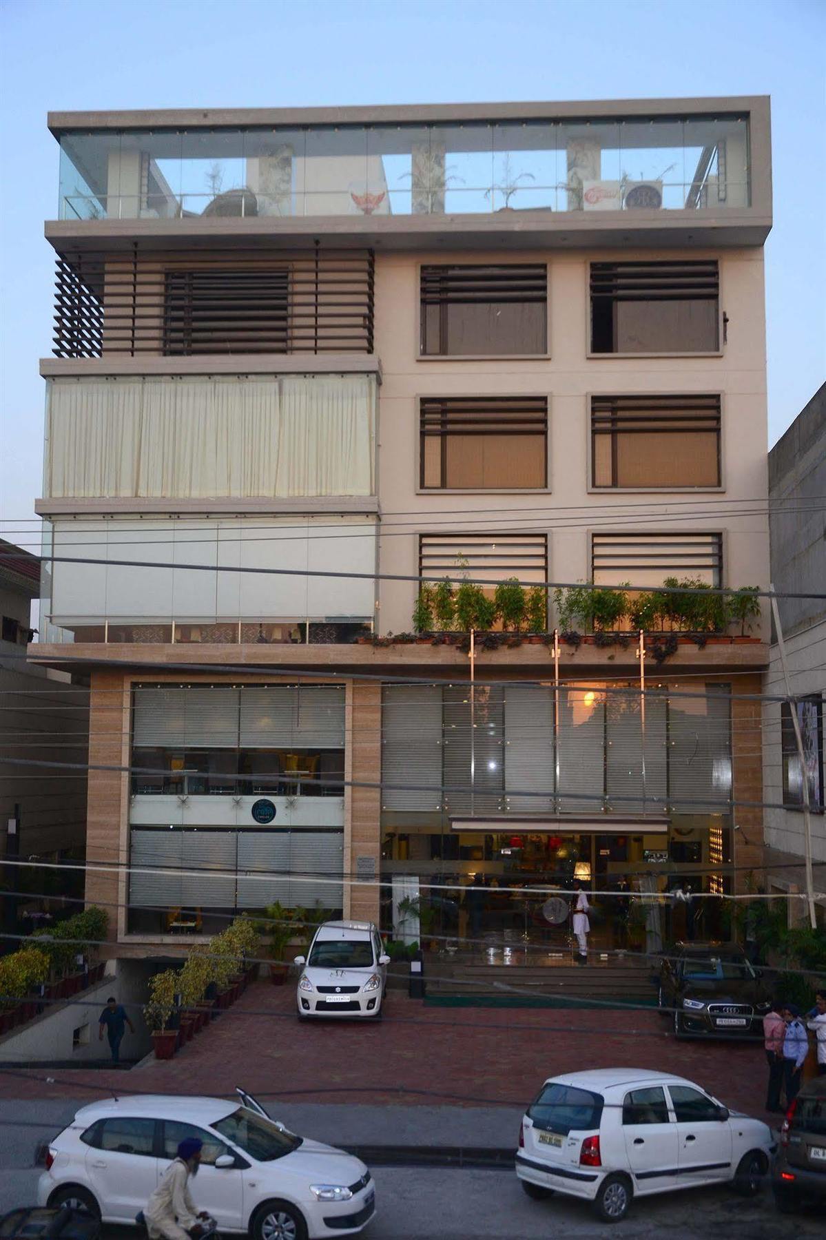 One Earth Avaas Hotel Amritsar Buitenkant foto